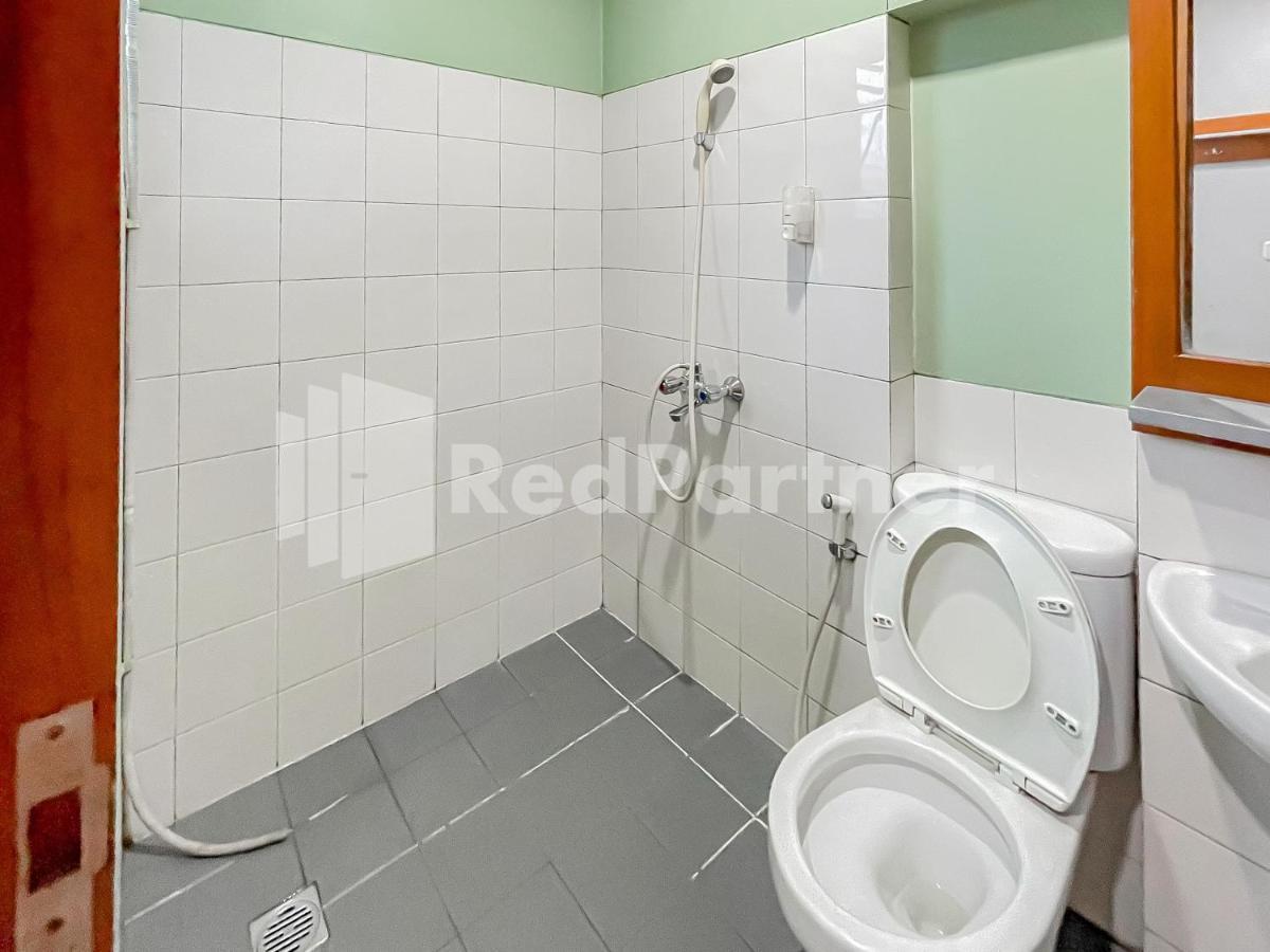 בנדונג Sang Surya Guesthouse Syariah Near Rs Hasan Sadikin Mitra Reddoorz מראה חיצוני תמונה